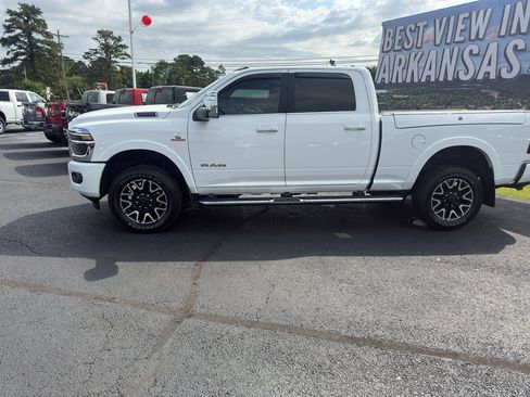 Used 2025 RAM 2500 Limited AWD/4WD image 9