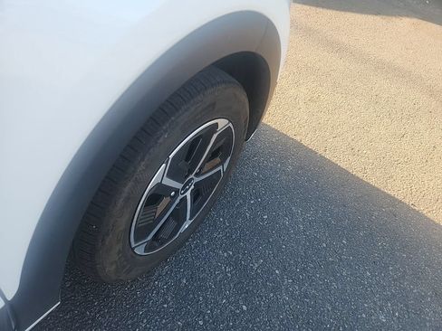 Certified 2024 Kia Niro LX FWD image 16