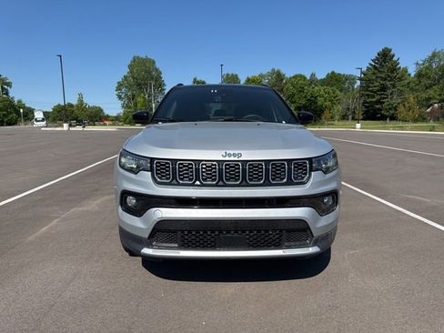 Used 2025 Jeep Compass Limited AWD/4WD image 8