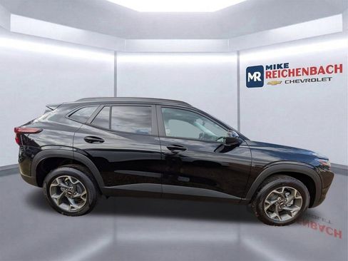 New 2026 Chevrolet Trax LT image 3