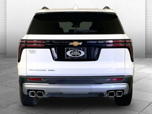 Used 2025 Chevrolet Traverse LT AWD/4WD image 3