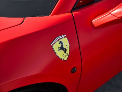 Used 2019 Ferrari 488 Spider Base image 8