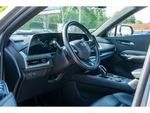 Used 2025 Cadillac XT4 Premium Luxury FWD image 9