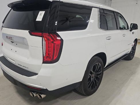 Used 2024 GMC Yukon Denali w/ Denali Reserve Package AWD/4WD image 2