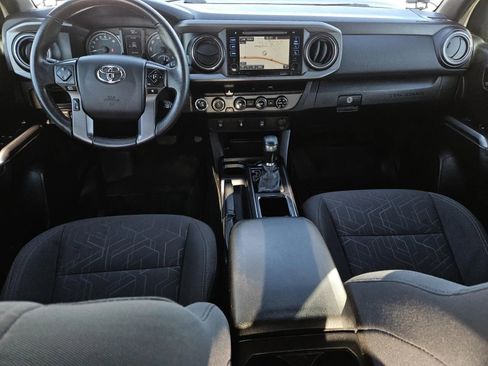 Used 2017 Toyota Tacoma TRD Sport image 31