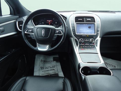 Used 2019 Lincoln Nautilus Premier image 11