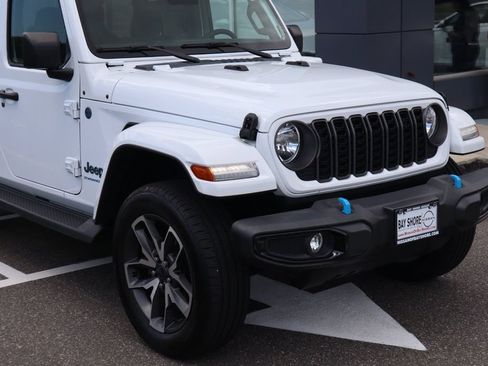 Used 2024 Jeep Wrangler Unlimited w/ Convenience Group AWD/4WD image 5
