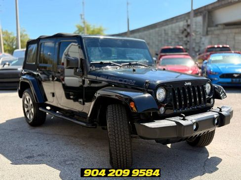 Used 2017 Jeep Wrangler Unlimited Rubicon w/ Connectivity Group AWD/4WD image 10