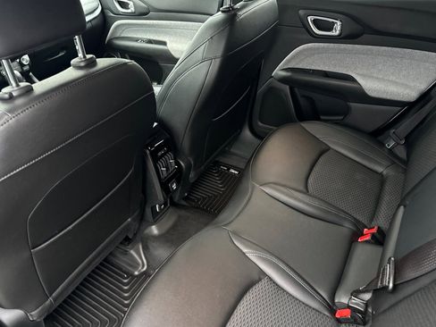 Used 2024 Jeep Compass Latitude image 13