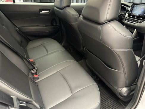 Used 2022 Toyota Corolla Cross XLE w/ Convenience Package AWD/4WD image 25