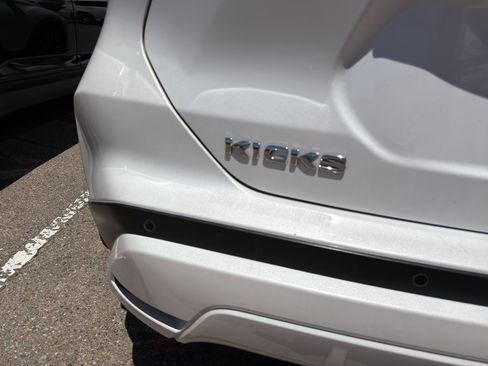 Used 2023 Nissan Kicks SR FWD image 5