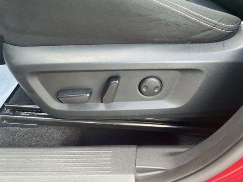 Used 2025 Nissan Rogue SV FWD image 11