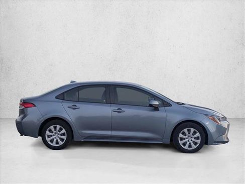 Used 2022 Toyota Corolla LE FWD image 4