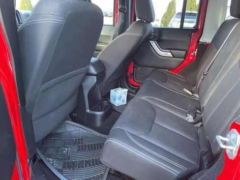 Used 2015 Jeep Wrangler Unlimited Sahara w/ Connectivity Group image 9