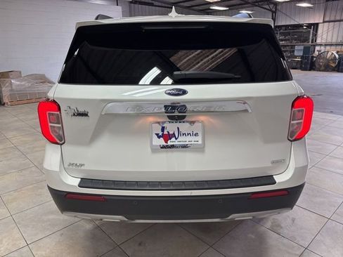 Used 2020 Ford Explorer XLT w/ Equipment Group 202A image 7