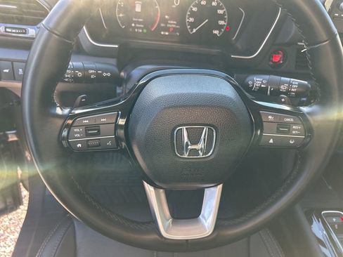 Used 2025 Honda Pilot Touring image 16