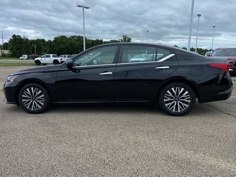 Used 2024 Nissan Altima 2.5 SV FWD image 6