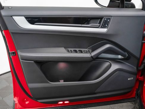 Certified 2025 Porsche Cayenne Coupe image 24