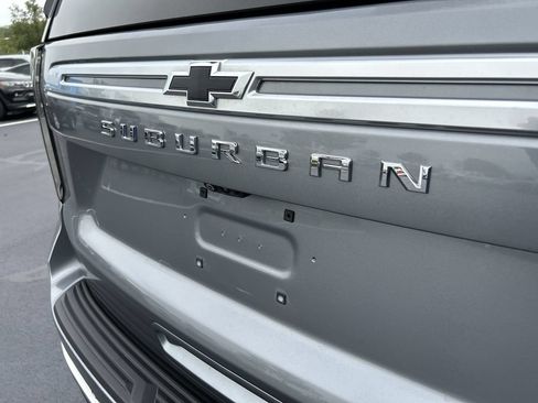 Used 2021 Chevrolet Suburban High Country AWD/4WD image 10