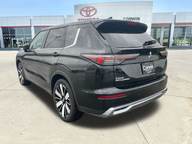 Used 2025 Mitsubishi Outlander SE FWD image 3