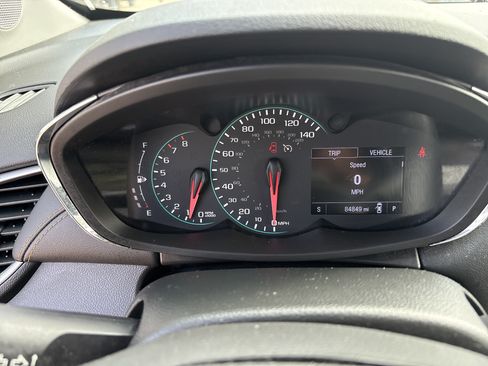 Used 2019 Chevrolet Trax LT w/ LT Convenience Package FWD image 22