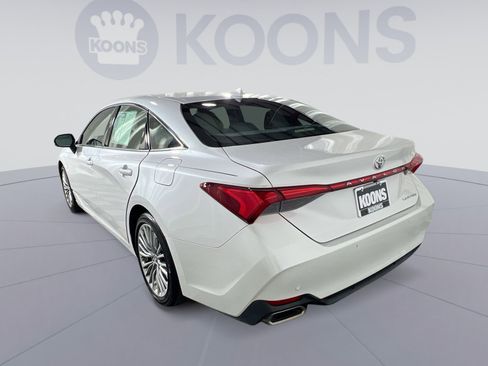 Used 2019 Toyota Avalon Limited image 4