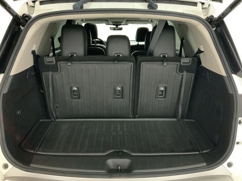 Used 2023 Nissan Pathfinder Platinum image 8