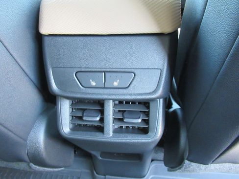 Used 2025 Chevrolet Equinox ACTIV w/ Safety and Technology Package image 16