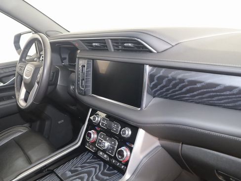 Used 2022 GMC Yukon Denali image 41