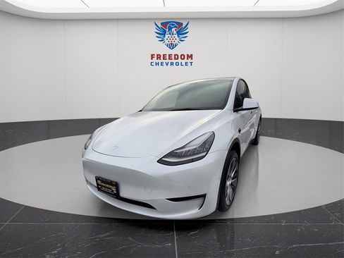Used 2021 Tesla Model Y Long Range image 1