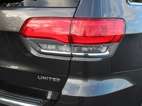 Used 2018 Jeep Grand Cherokee Limited image 42