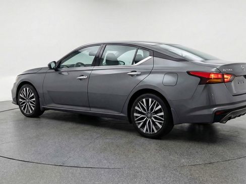 Used 2025 Nissan Altima 2.5 SV image 6