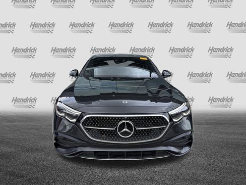 Used 2024 Mercedes-Benz E 350 4MATIC Sedan image 3