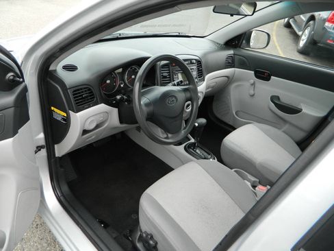 Used 2011 Hyundai Accent GLS image 11