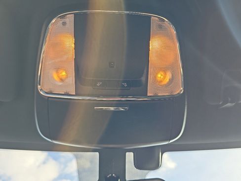 Used 2019 Jeep Grand Cherokee Laredo image 22