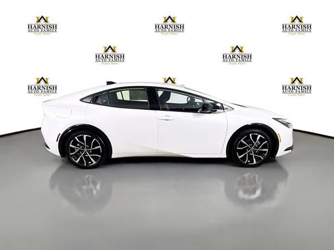 Used 2024 Toyota Prius Prime Premium FWD image 8
