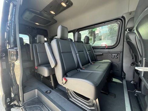Used 2025 Mercedes-Benz Sprinter 2500 image 5