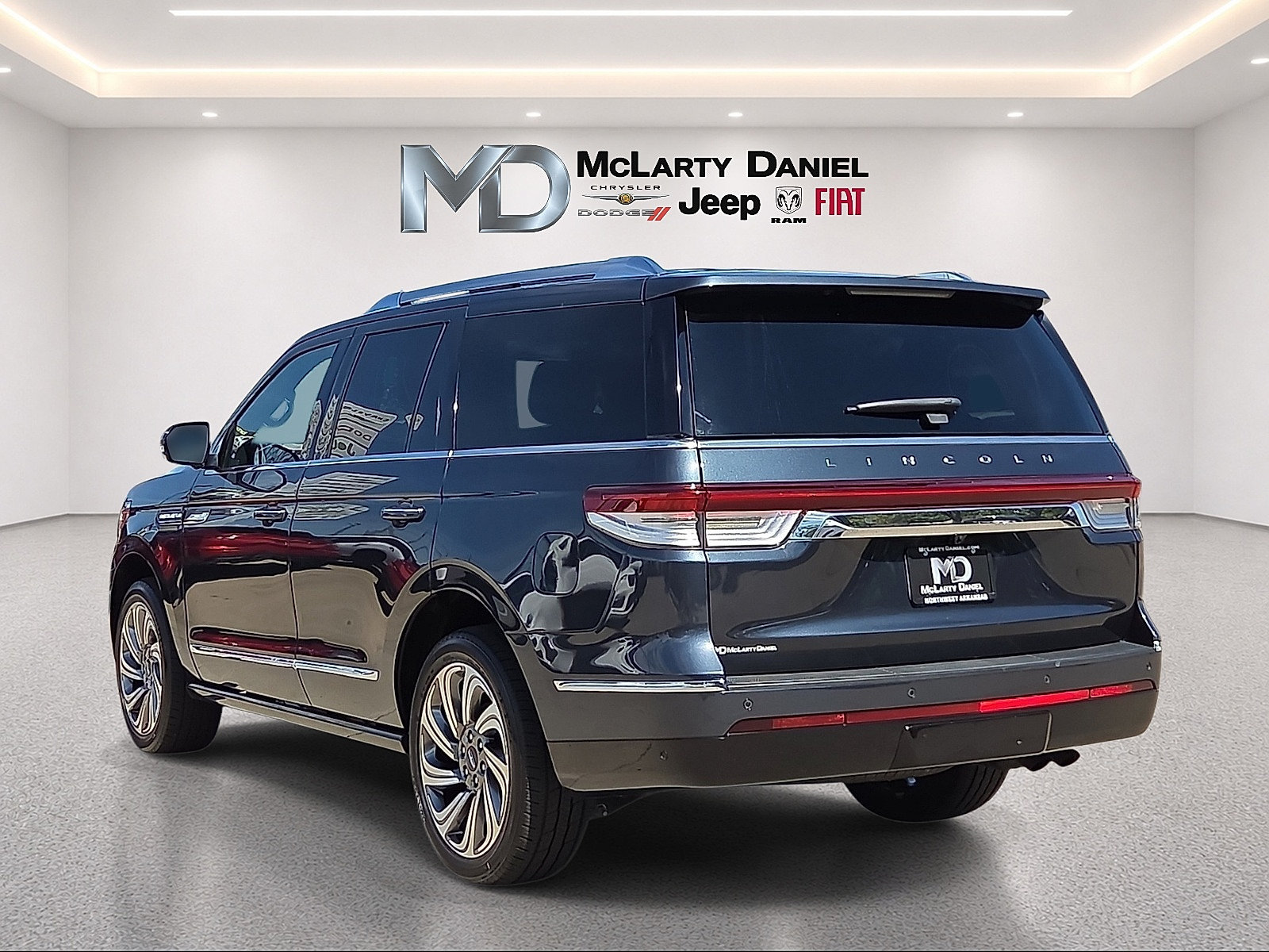 Used 2024 Lincoln Navigator Reserve AWD/4WD image 4