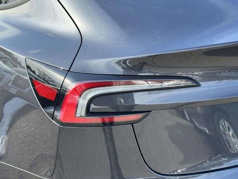 Used 2025 Tesla Model 3 Long Range image 9