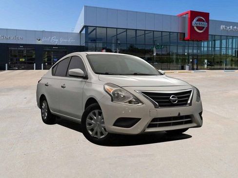 Used 2018 Nissan Versa SV image 1