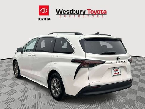 Certified 2026 Toyota Sienna LE AWD/4WD image 12