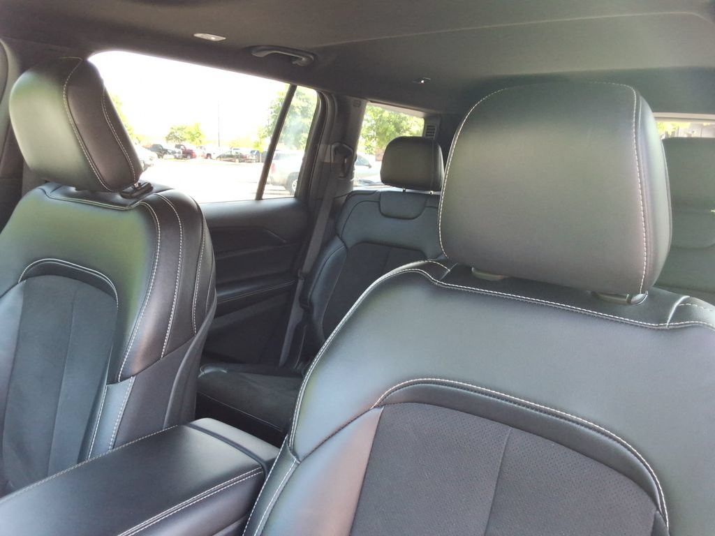 Used 2025 Jeep Grand Cherokee L Altitude RWD image 23