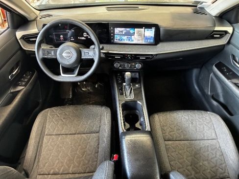 Used 2025 Nissan Kicks SV w/ Illumination Package FWD image 3