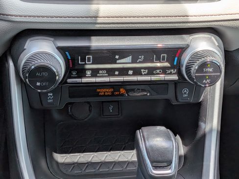Used 2021 Toyota RAV4 XLE Premium FWD image 20