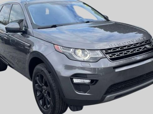Used 2018 Land Rover Discovery Sport SE image 2