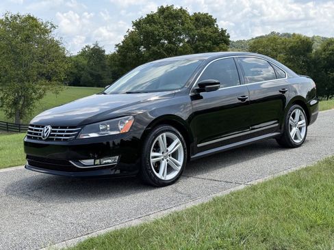 Used 2013 Volkswagen Passat TDI SE FWD image 2