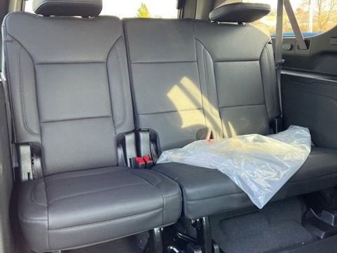 New 2026 Chevrolet Suburban Z71 image 21