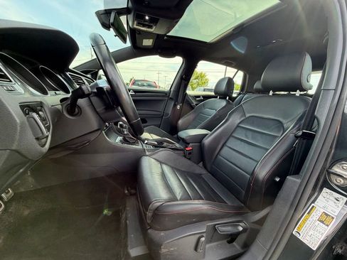 Used 2017 Volkswagen GTI SE FWD image 19