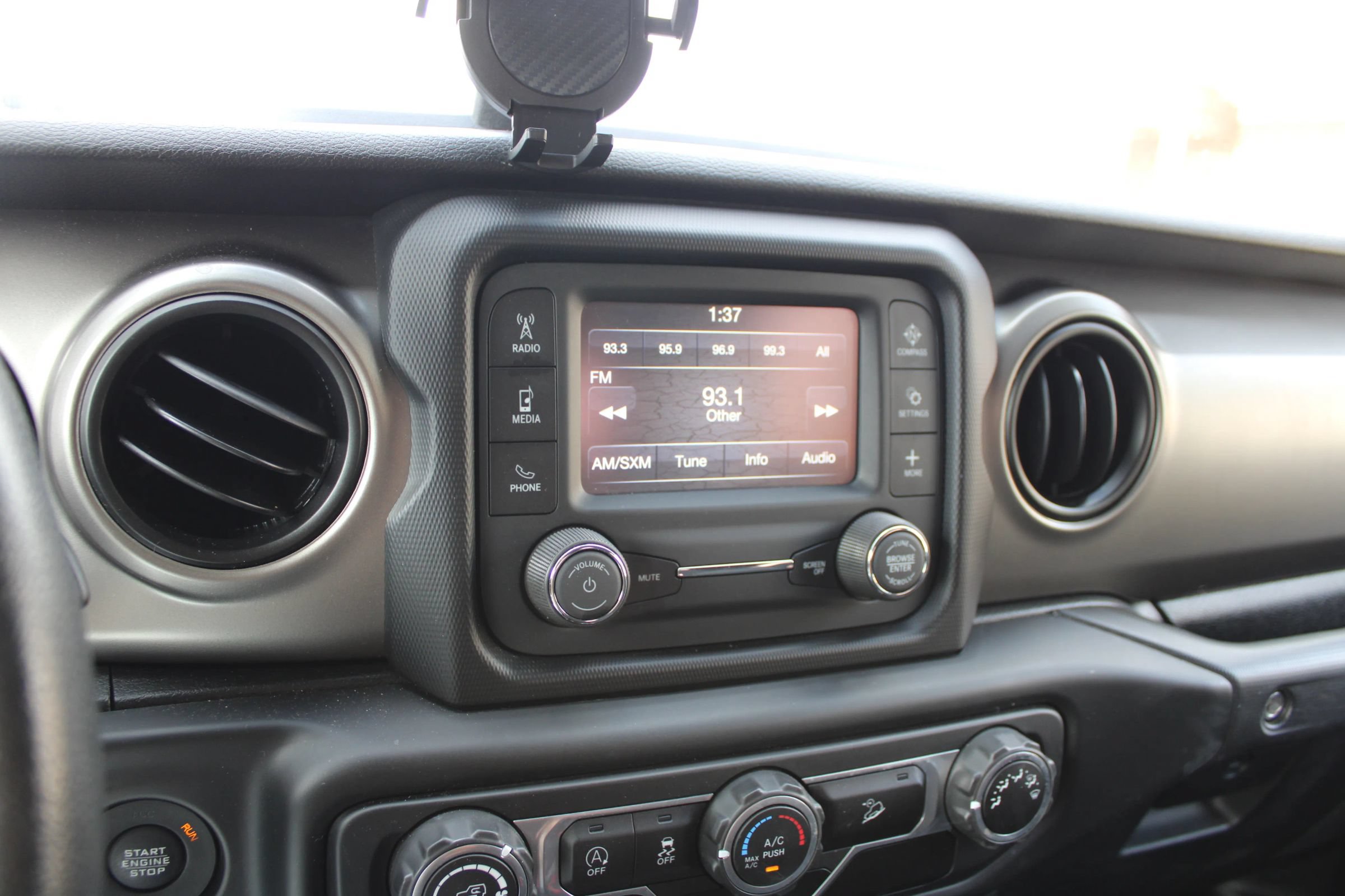Used 2018 Jeep Wrangler Sport AWD/4WD image 12