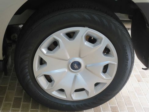 Used 2016 Ford Transit Connect XL image 8